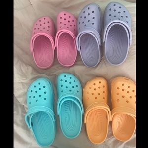 LAST DAY crocs bundle!!! 4 crocs